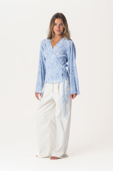 OfeliaIC Wrap Bluse - Lyseblå Blomsterprint